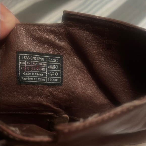 UGG Brown Heeled Boots with Classic Elegance - Picture 3 of 5